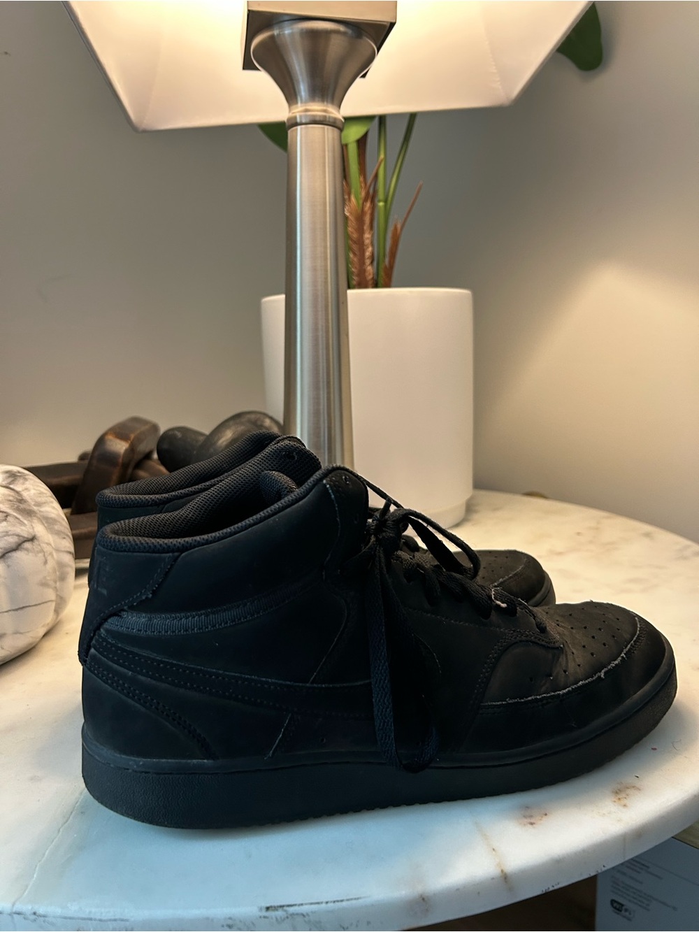 NIKE
MENS COURT VISION MID SNEAKER SZ 10.5